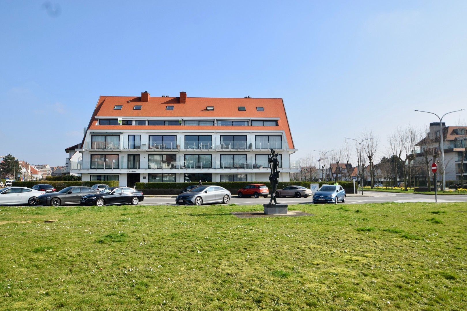 Prachtig hoekappartement met een zuid-west georiënteerd terras en tuin gelegen vlakbij de zee en het casino te Knokke. foto 19