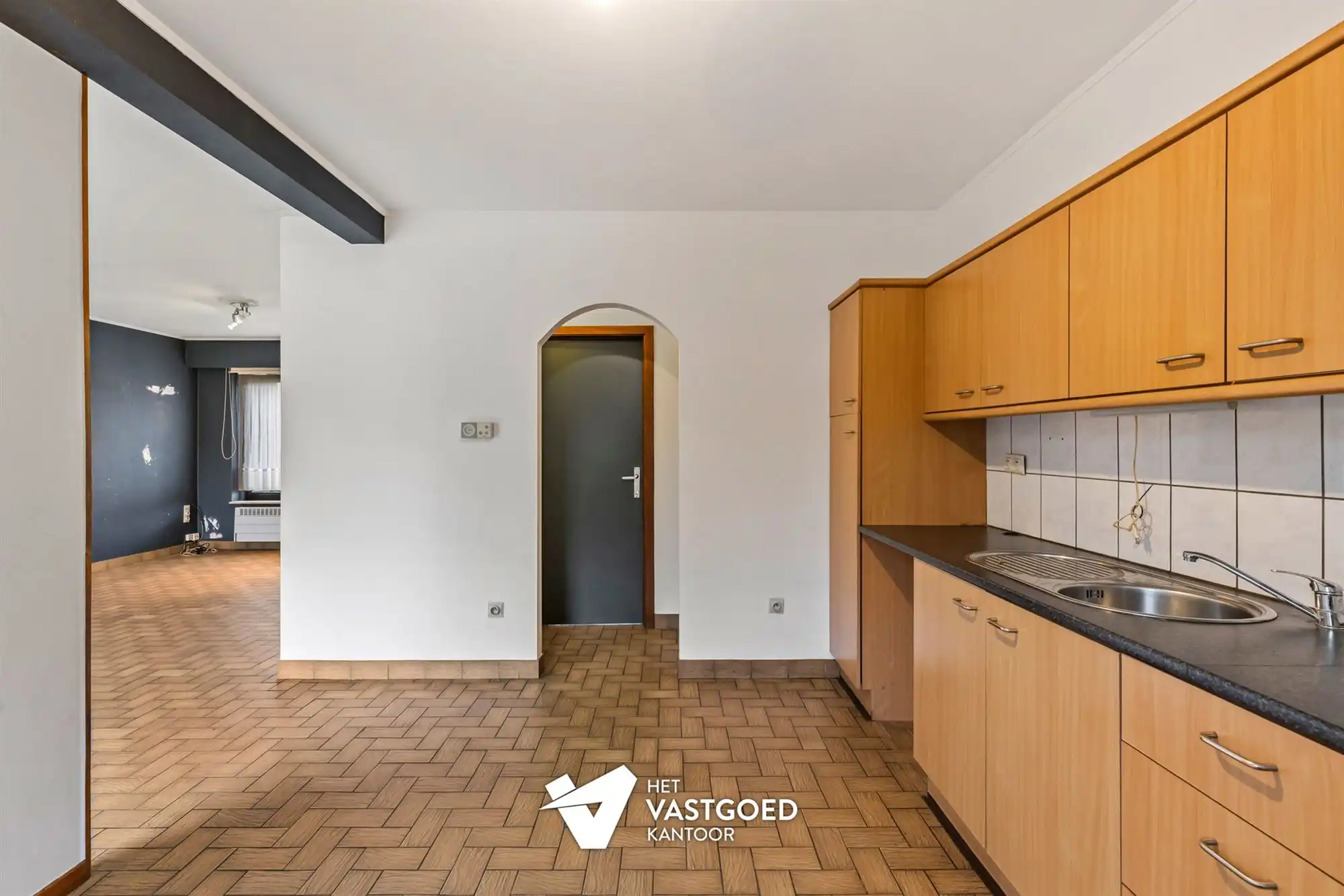 TE RENOVEREN WONING MET 3 SLAAPKAMERS OP CENTRALE LIGGING IN KOERSEL-CENTRUM foto 6