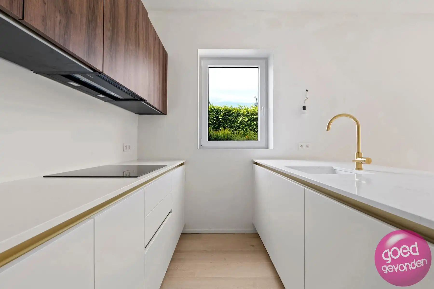 NIEUW APP - 1of2 SLK - TERRAS - KELDER - CENTRUM - GEEN BTW foto 11