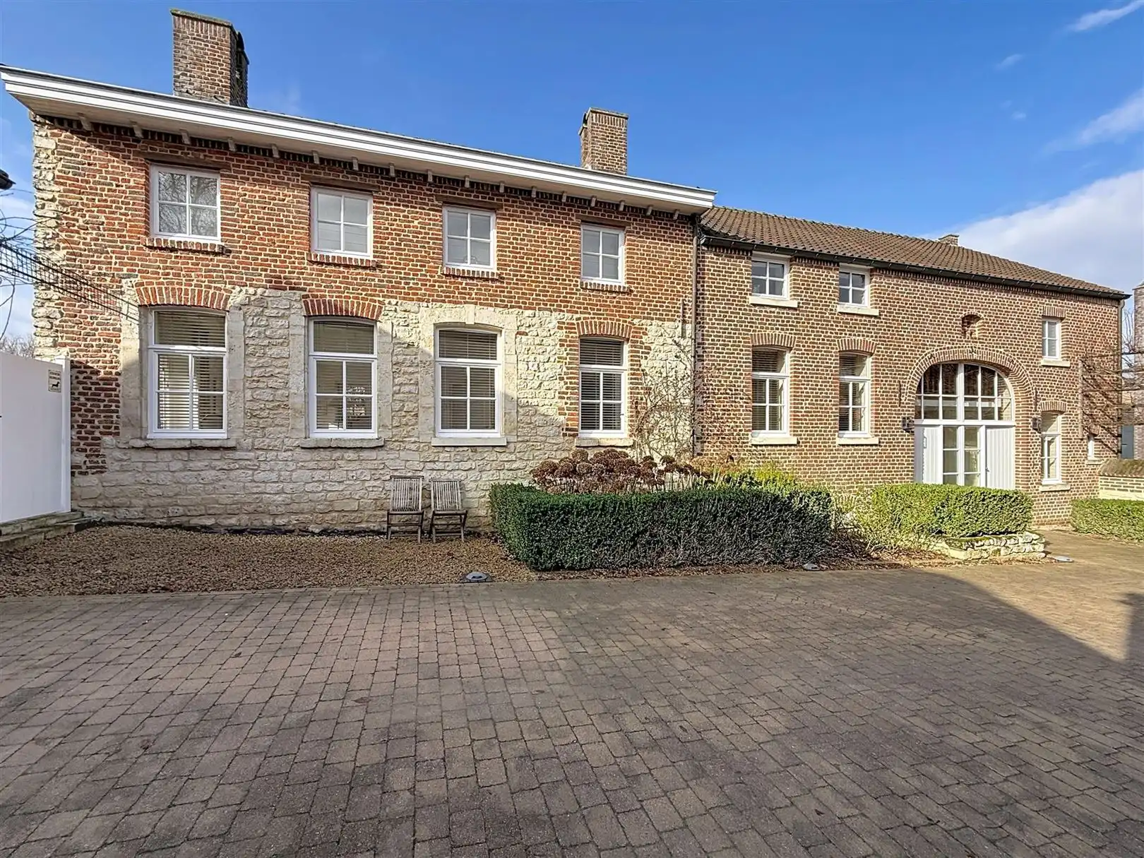 Karaktervolle woning met 4 slpks, 2 bdks, zwembad, 39a 17ca foto 4