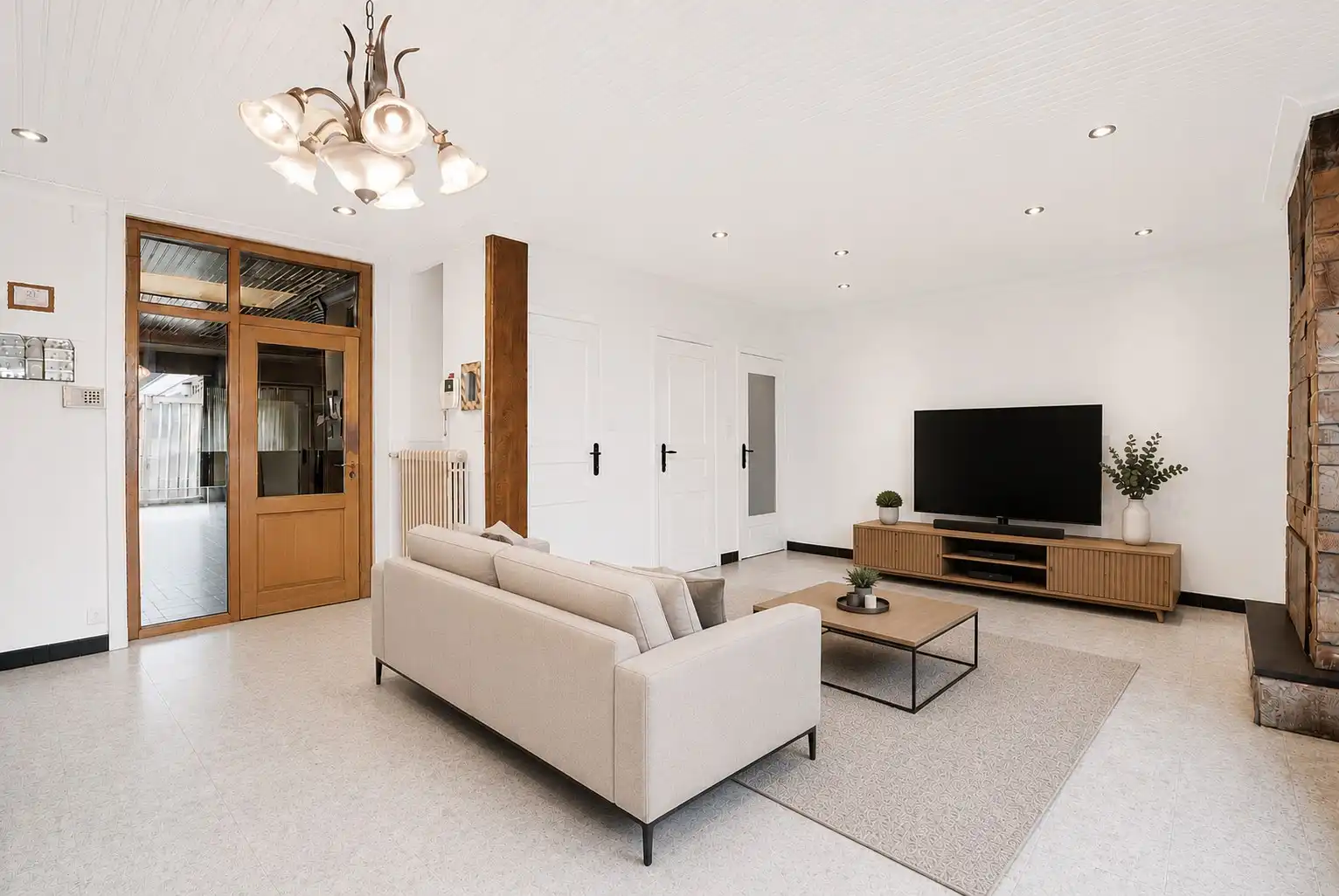 Ruime woning met 4 slaapkamers en tuin te Oostrozebeke! foto 9