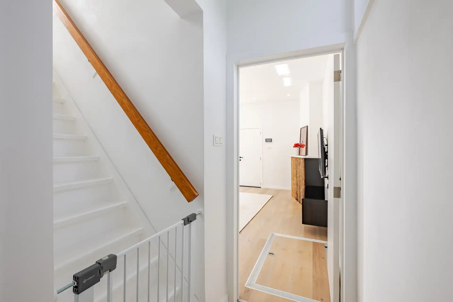 Top gerenoveerde woning met 3 slks op gunstige ligging foto 7