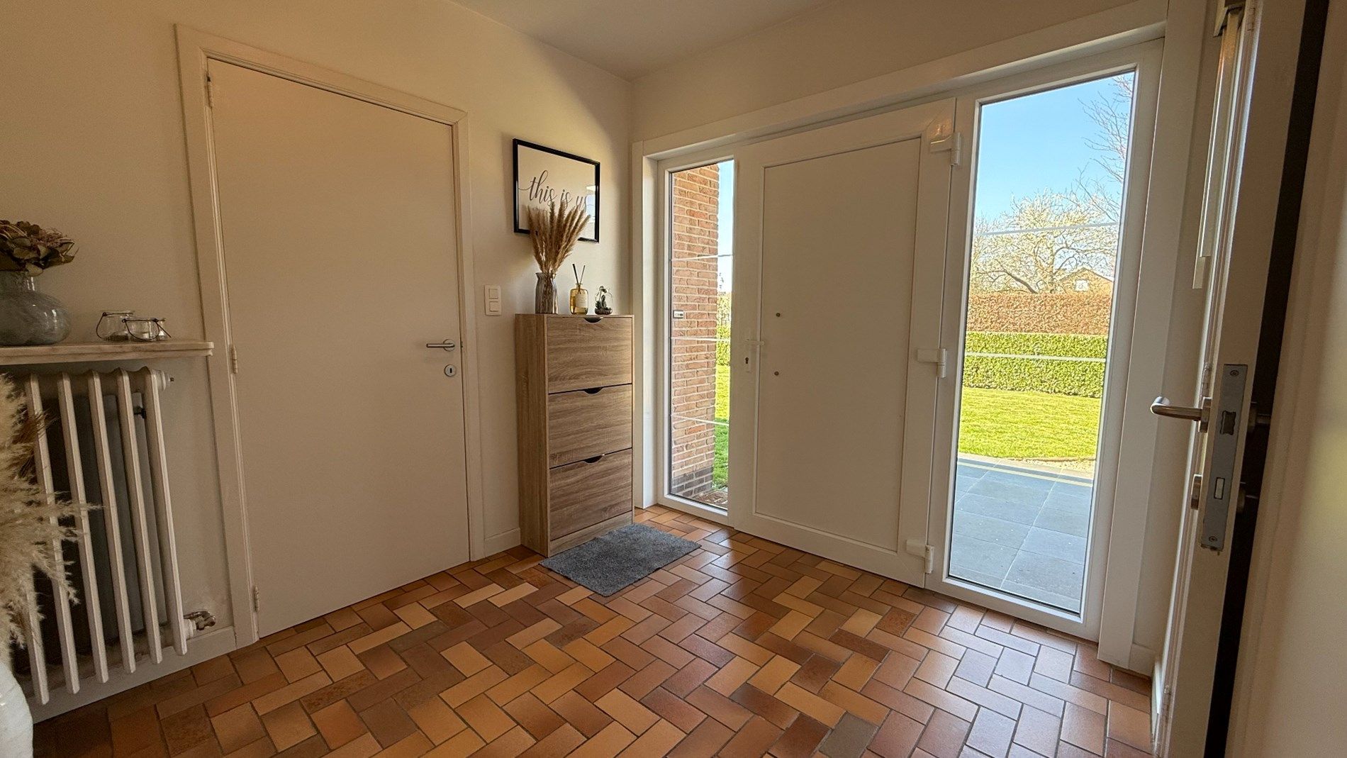 Recent gerenoveerde woning op perceel van 750m² te huur in Zulte!  foto 2