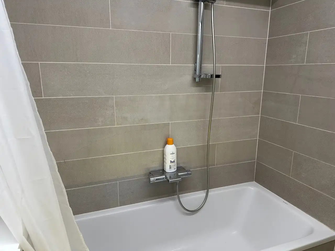 Ruim twee slaapkamer appartement te Zwijndrecht foto 7