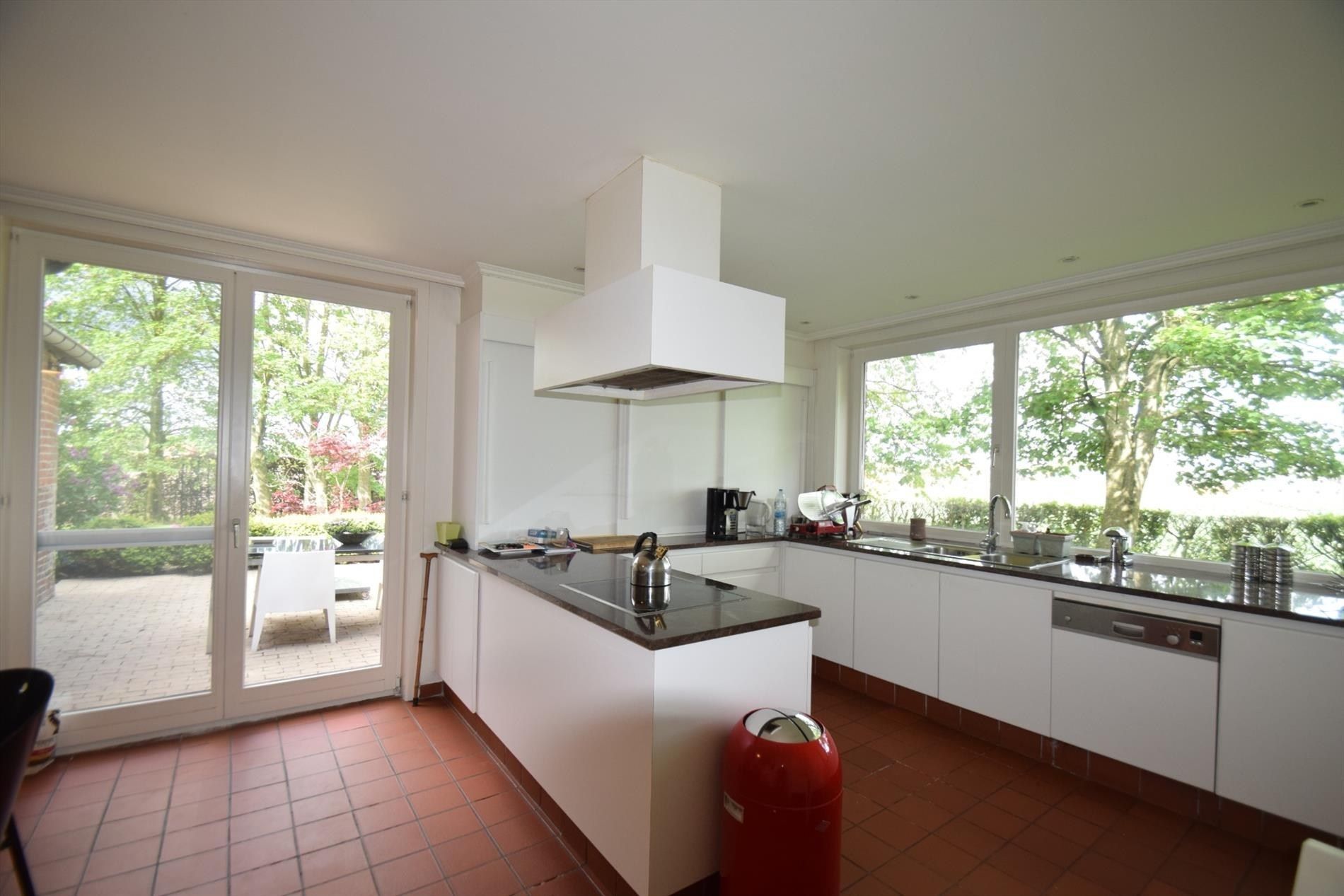 Authentieke hoeve op 3886 m² grond, landelijk gelegen met prachtige tuin. foto 15