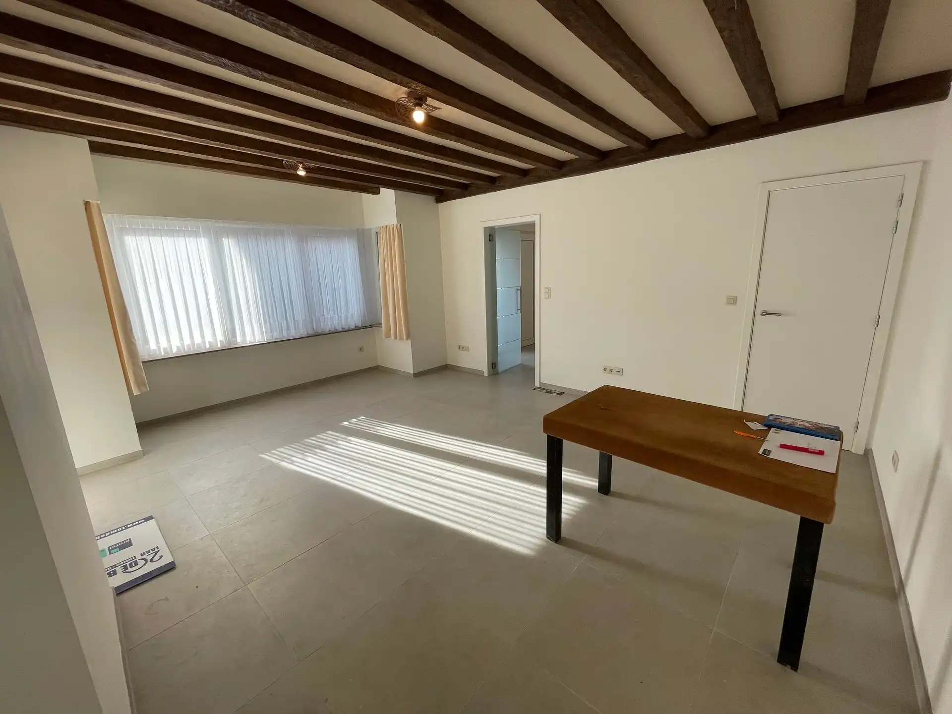 Gunstig gelegen totaal gerenoveerde woning met ruim magazijn. foto 5