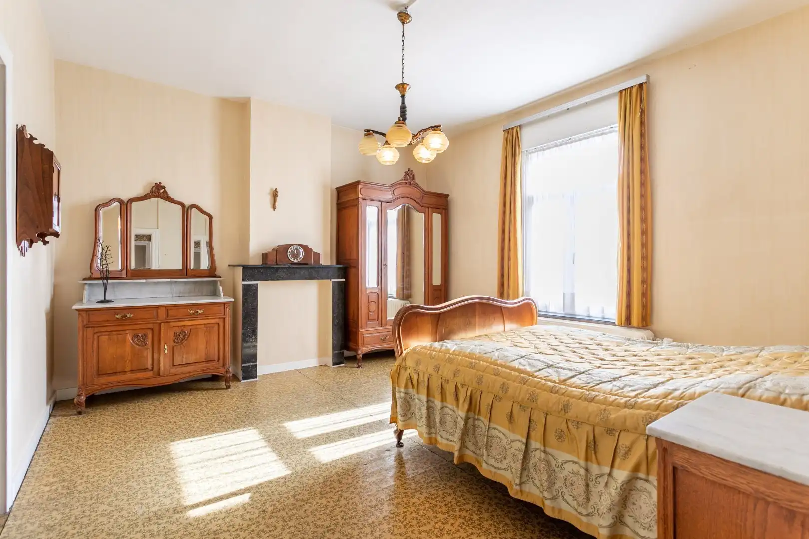 Karaktervol, te renoveren herenhuis met enorm potentieel te Gooik foto 16