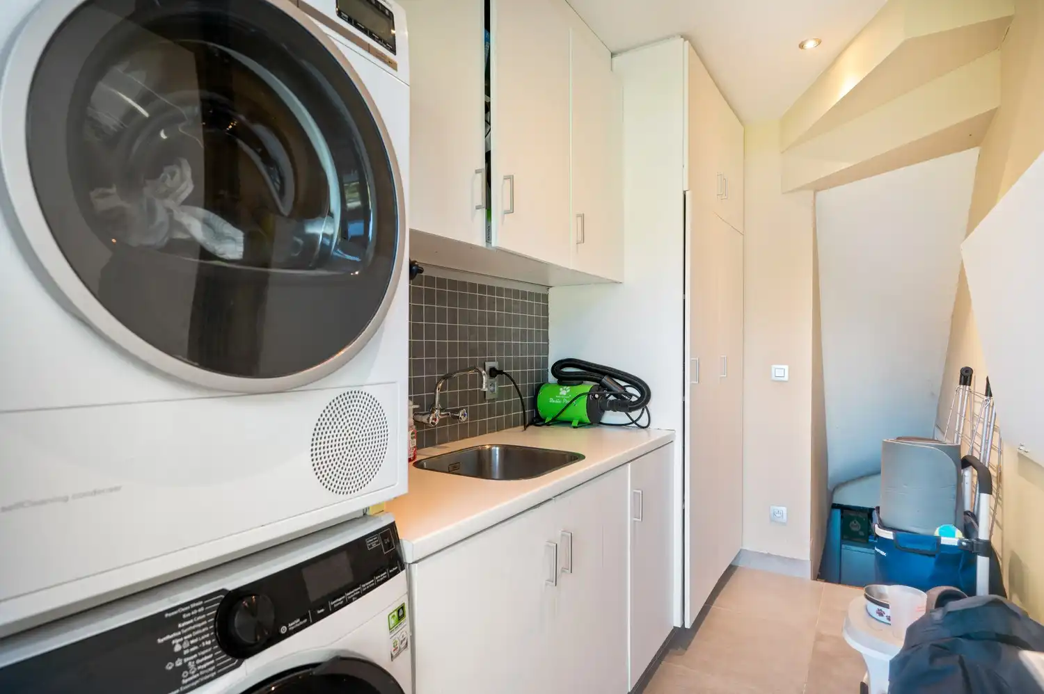 Instapklare, gerenoveerde woning met garage op toplocatie in Broechem! foto 12