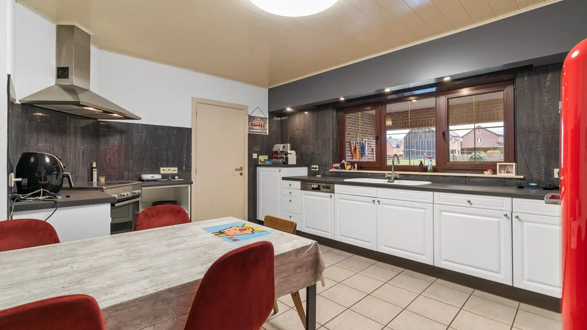 Vrijstaande woning met tuin en inpandige garage foto 11