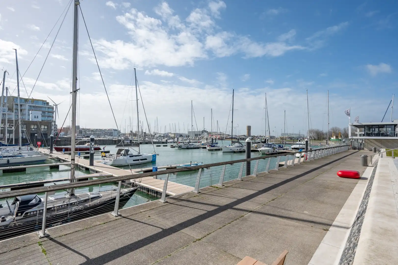 appartement met zicht op de zeilboten foto 3