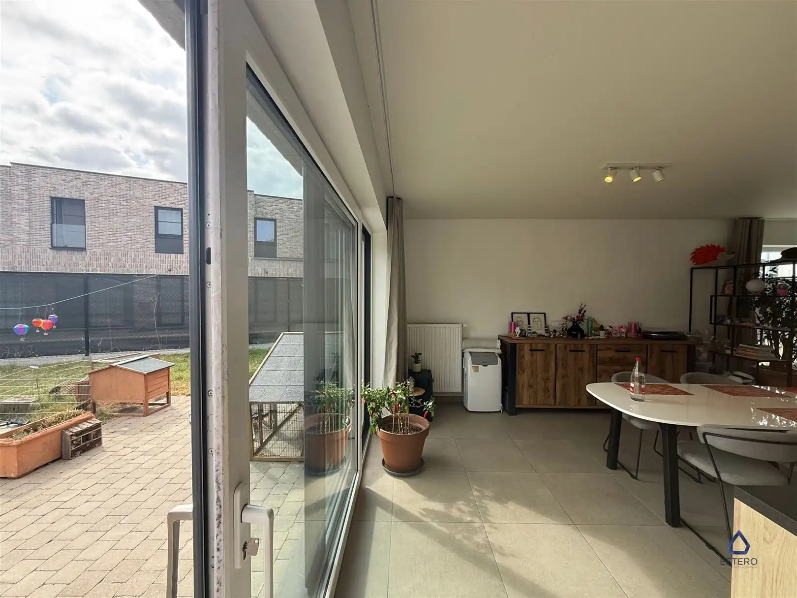 Recente halfopen woning met 3 slaapkamers en tuin foto 8