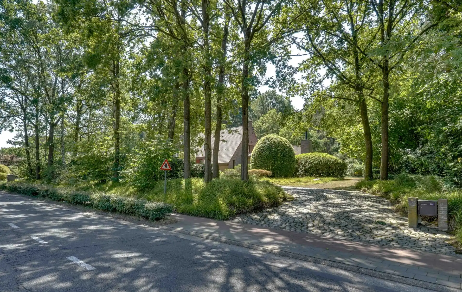 Exclusieve Residentiële Villa met Tijdloze Elegantie en Uitzonderlijk Wooncomfort foto 24