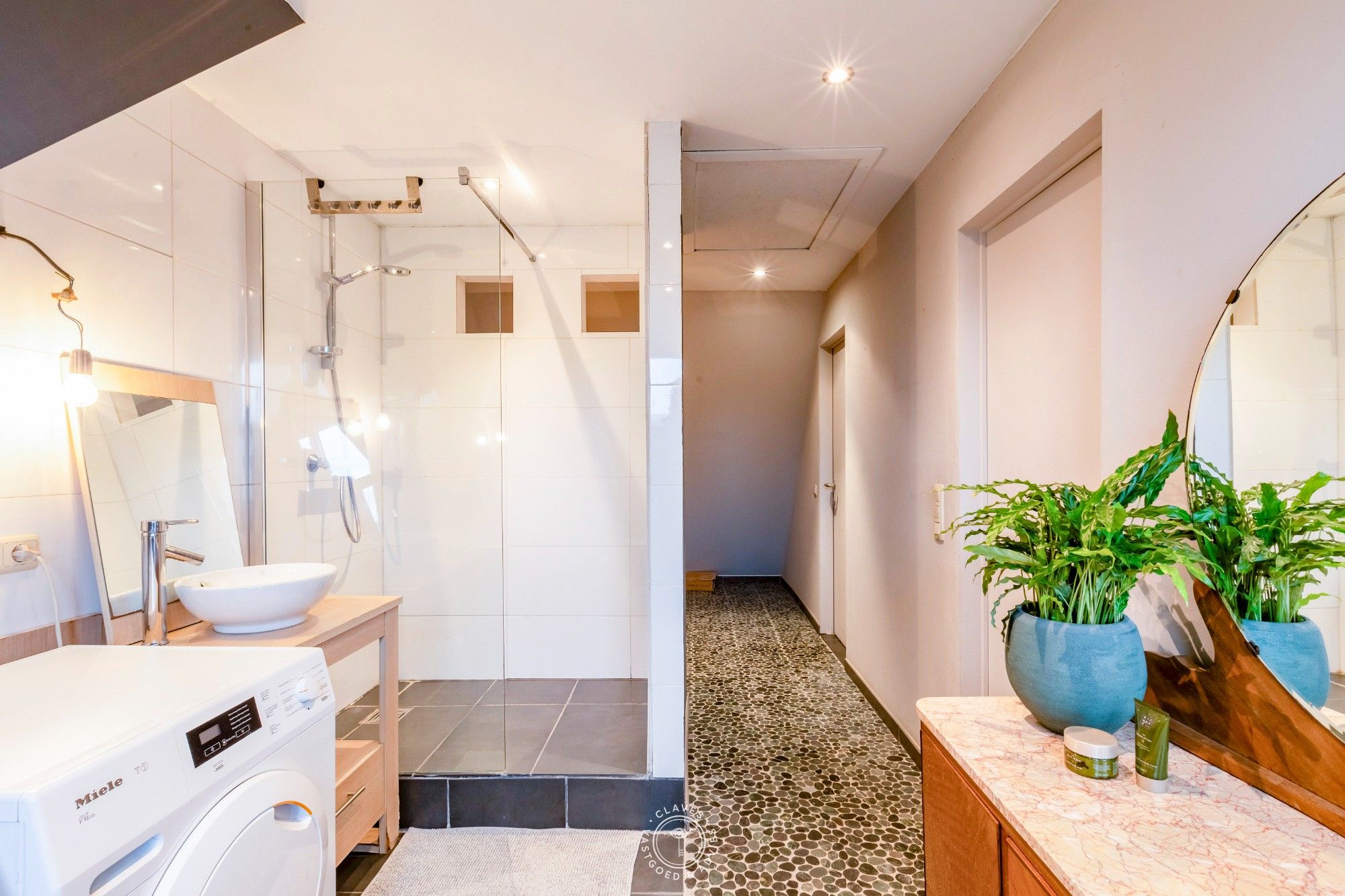 Prachtige bel-étage met 4 slaapkamers en een eigen lift foto 28