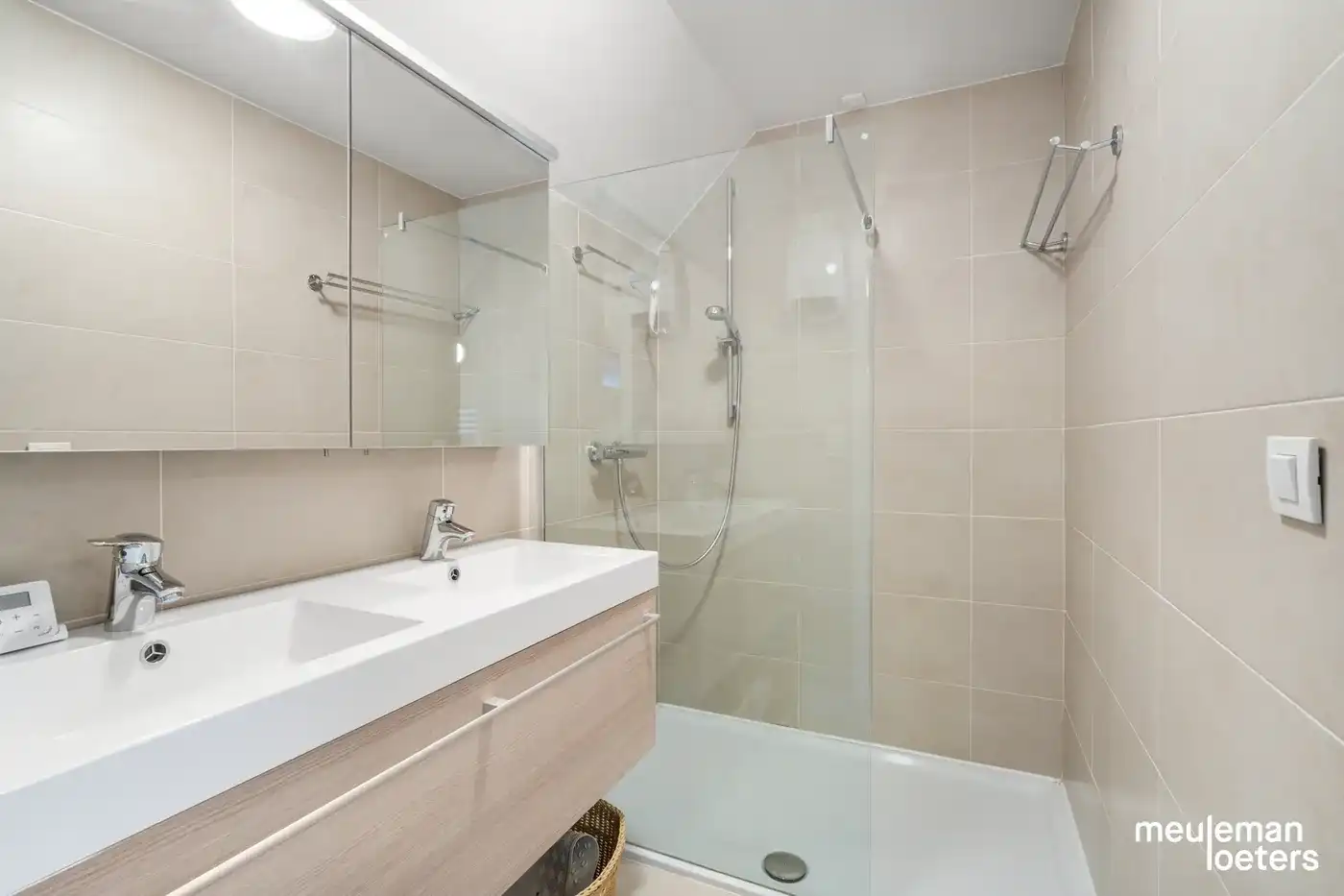 Riant en instapklaar duplexappartement met zéér ruime garagebox in centrum  foto 12