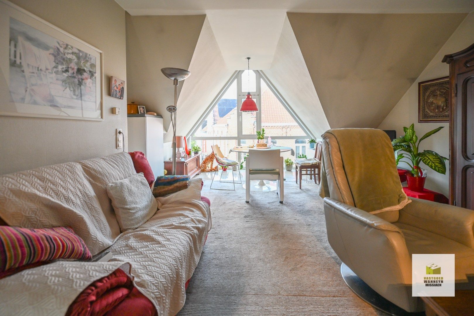 Instapklaar 2 slaapkamer appartement mét garagebox in centrum Wingene foto 7