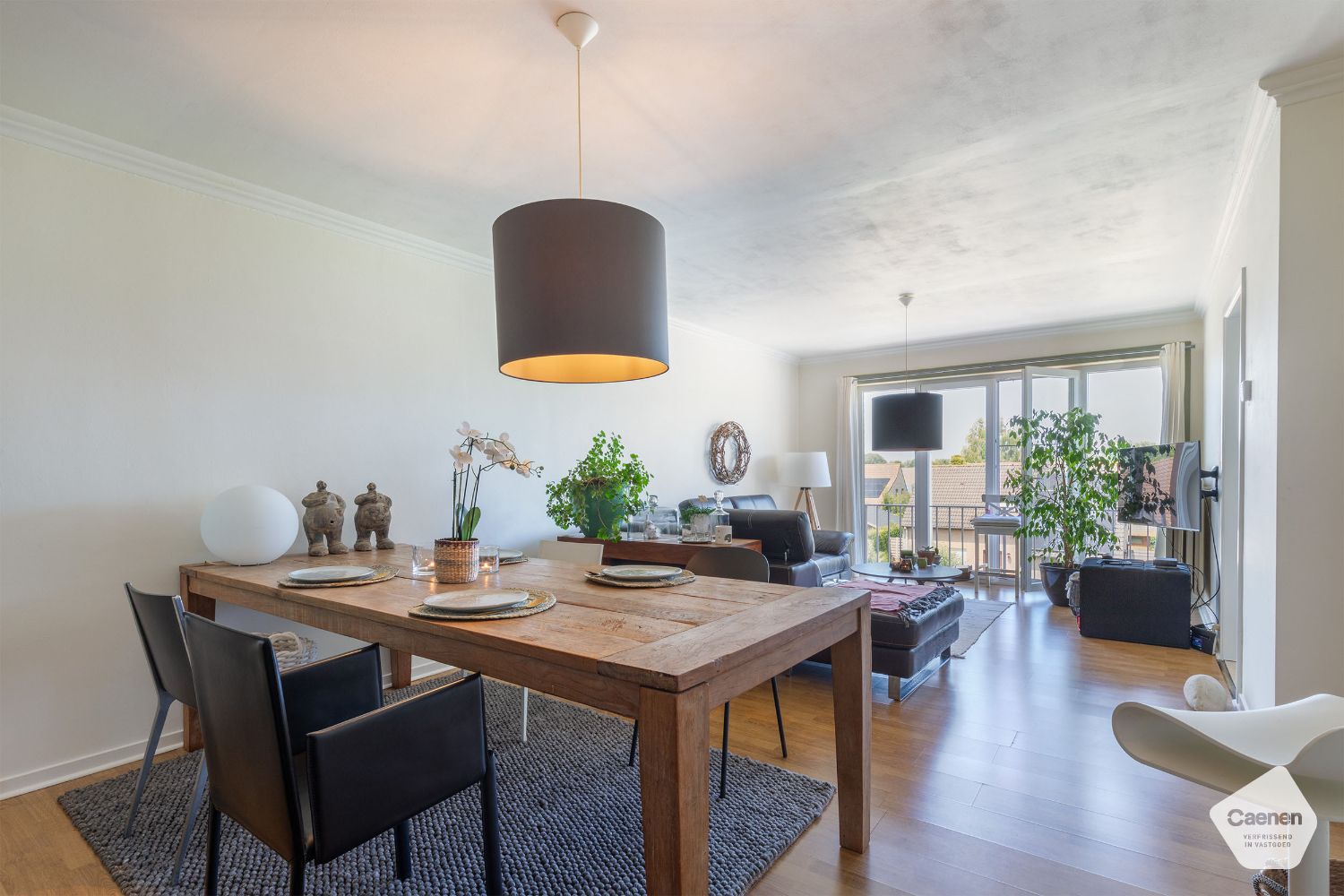 RUIM EN ENERGIEZUINIG APPARTEMENT met 2 SLAAPKAMERS, ZUIDGERICHT TERRAS EN GARAGE foto {{pictureIndex}}