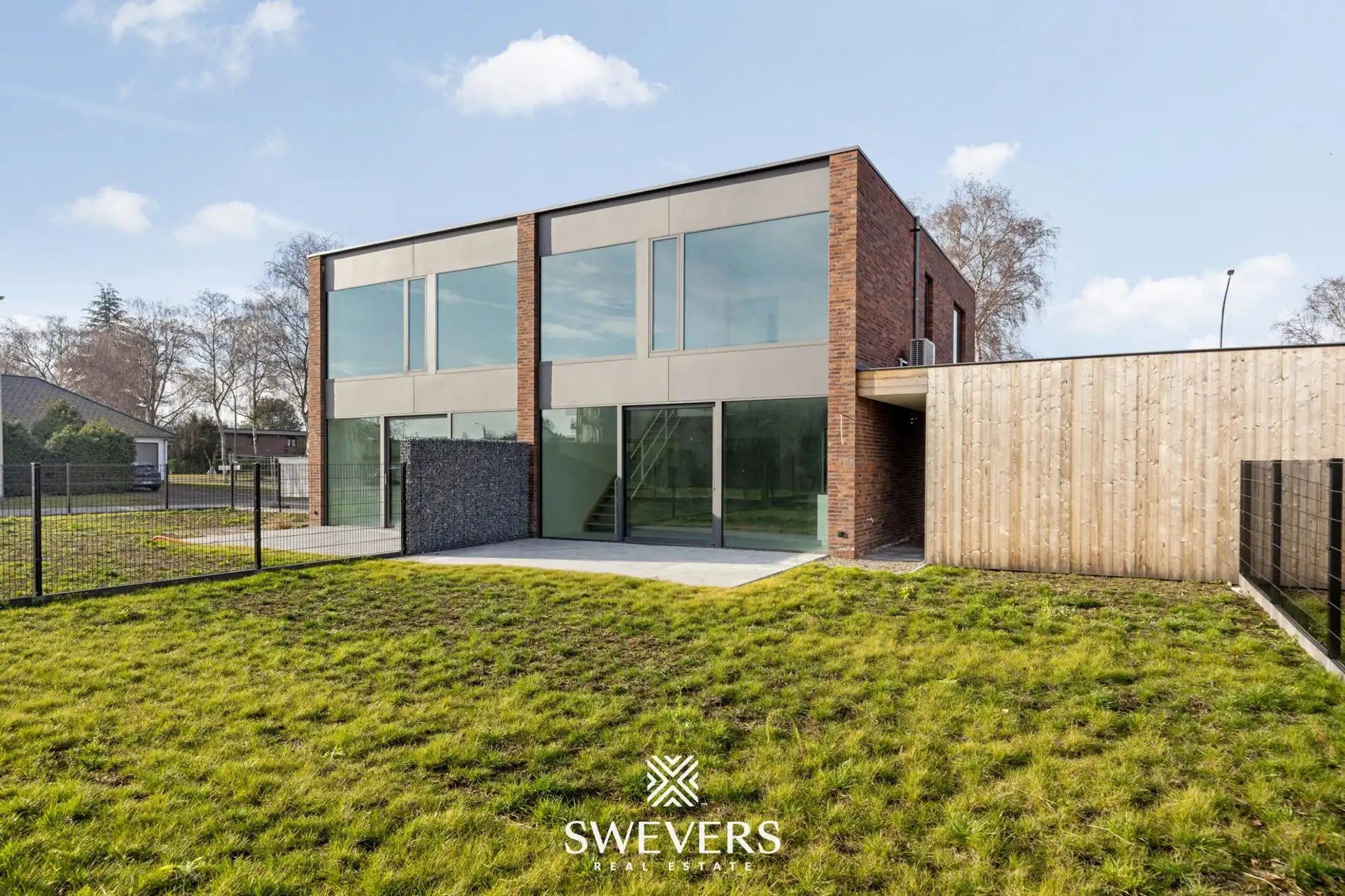 Moderne woning met open leefruimte en tuin foto 30