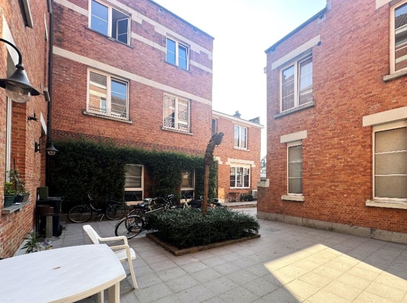 Energiezuinig 2 slaapkamer appartement vlakbij grote markt Ieper. foto 9