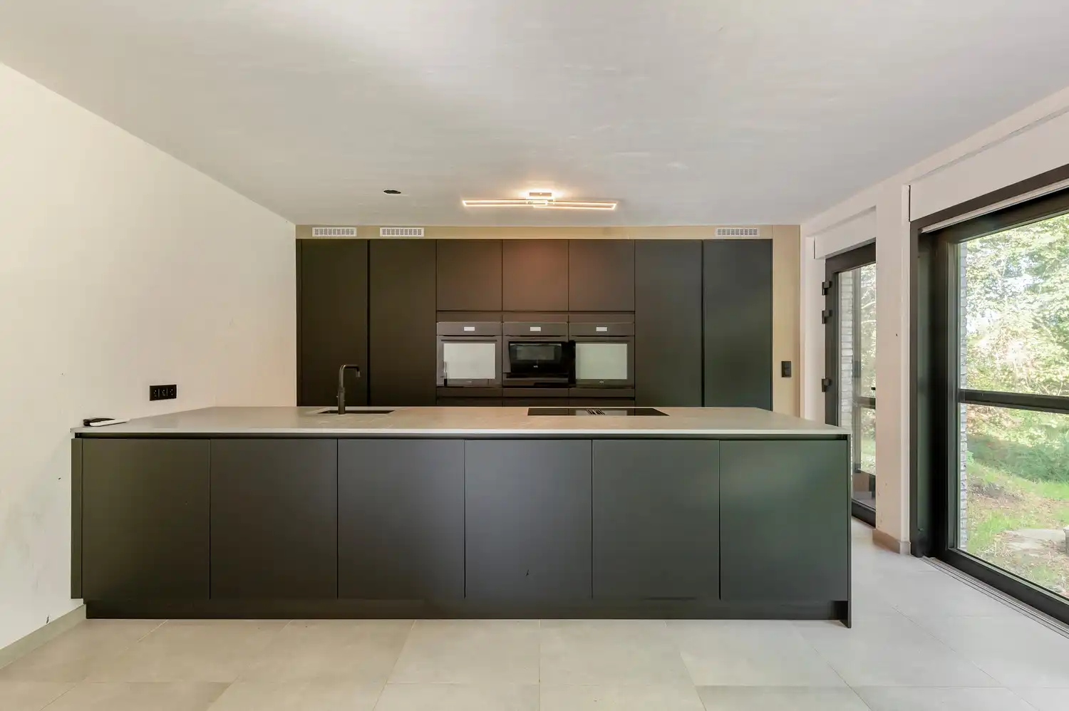 Nieuwe, energiezuinige open bebouwing in doodlopende straat. foto 13