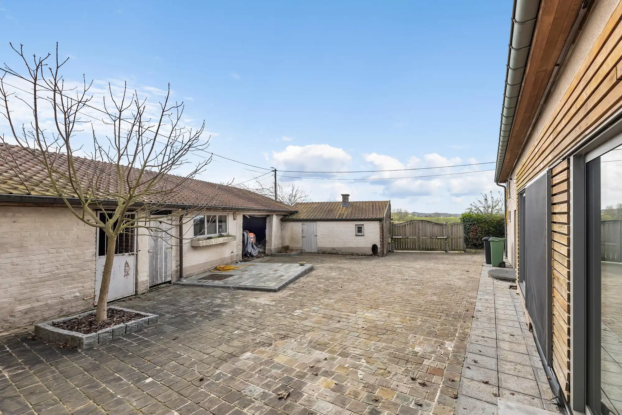 Hoeve te koop met 4 slaapkamers op prachtig perceel foto 4