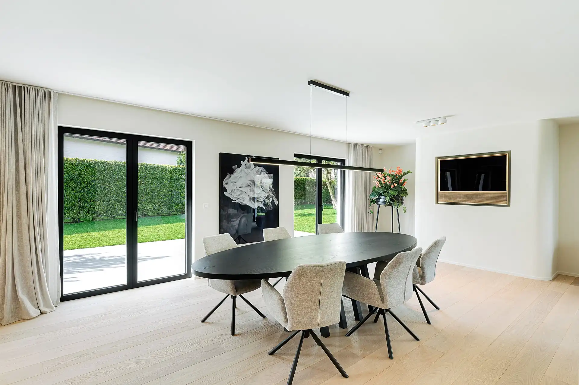 Smaakvol afgewerkte villa in Maaiken met ruime tuin foto 4