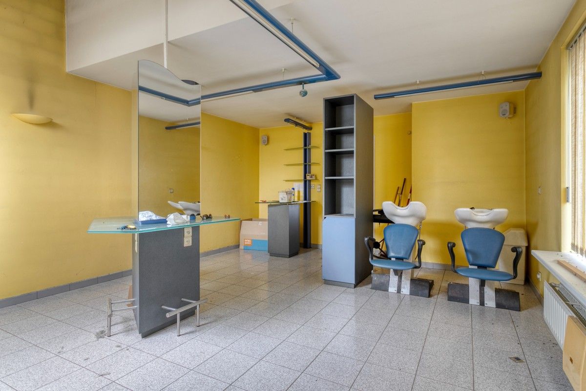 Ruime woning met praktijkruimte te Lendelede foto 8