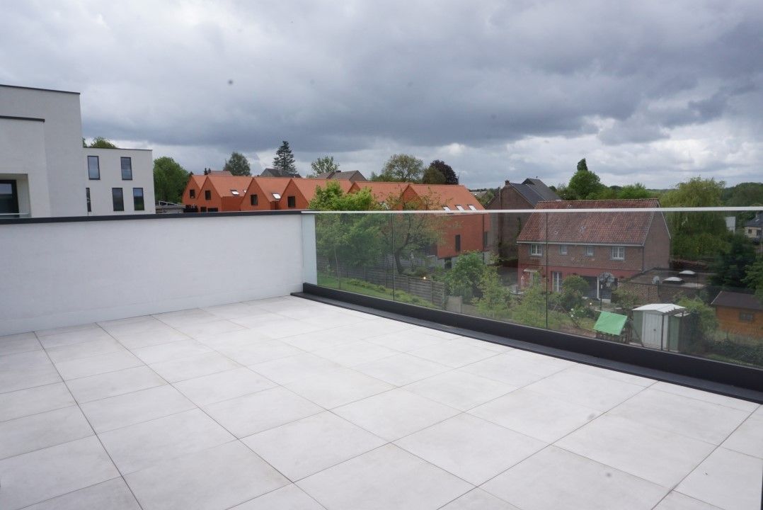 Uitzonderlijk villa-appartement met 3 kamers en 2 staanplaatsen foto 12