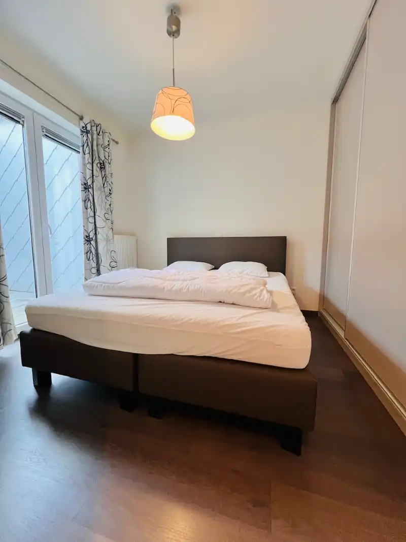 Meer dan een driekamerappartement met een ruim terras in het hart van Wenduine. foto 7