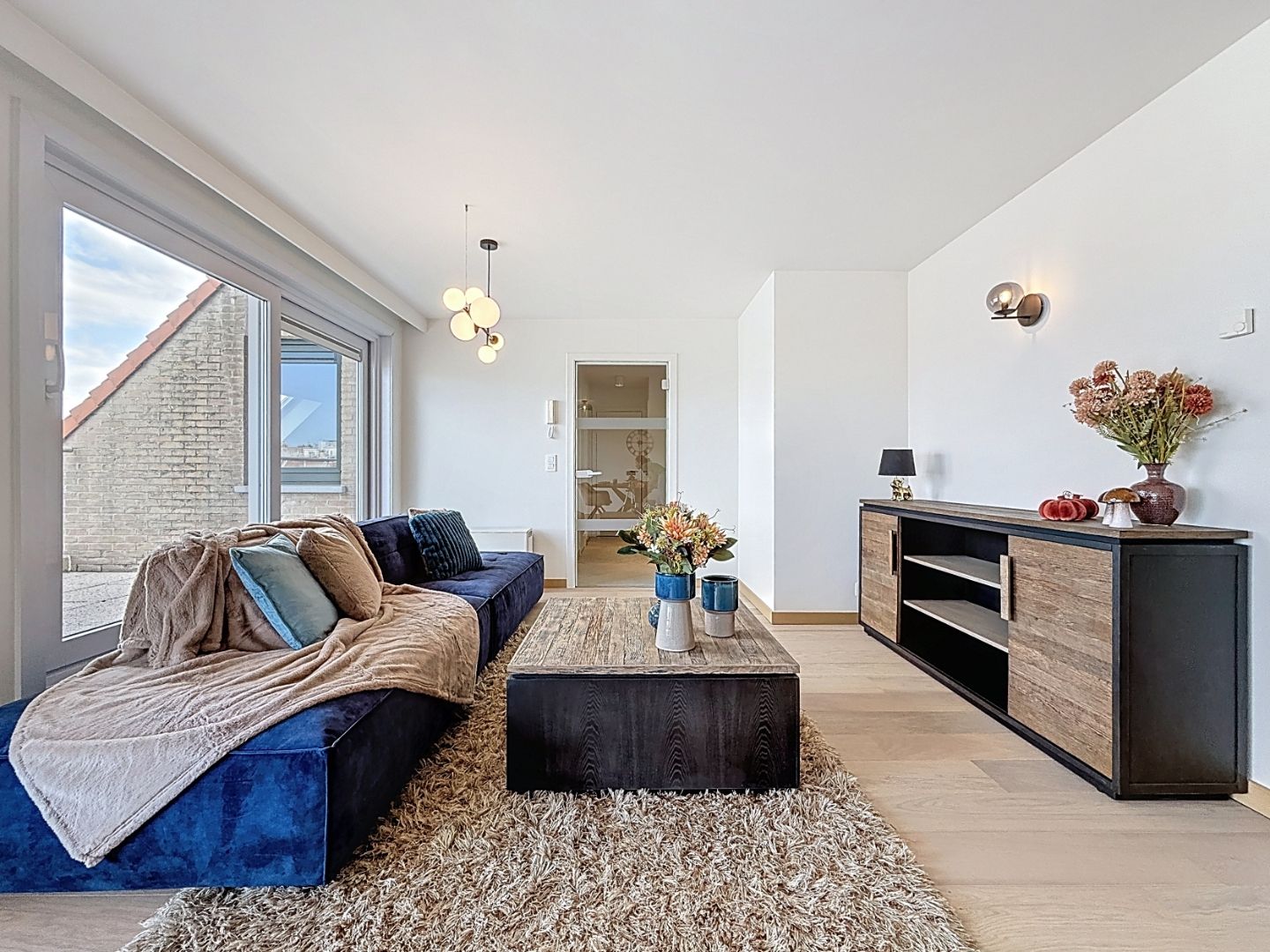 Ruim twee-slaapkamerappartement met uitzicht op zee en de Sint-Bernarduskerk foto 3