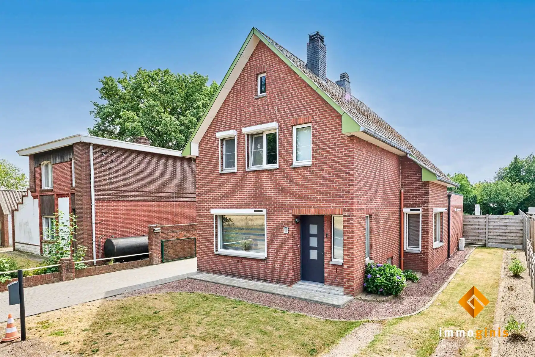 Hoofdfoto van de publicatie: Instapklare woning met 2 slaapkamers op een perceel van 11a11ca, op een groene locatie. 
