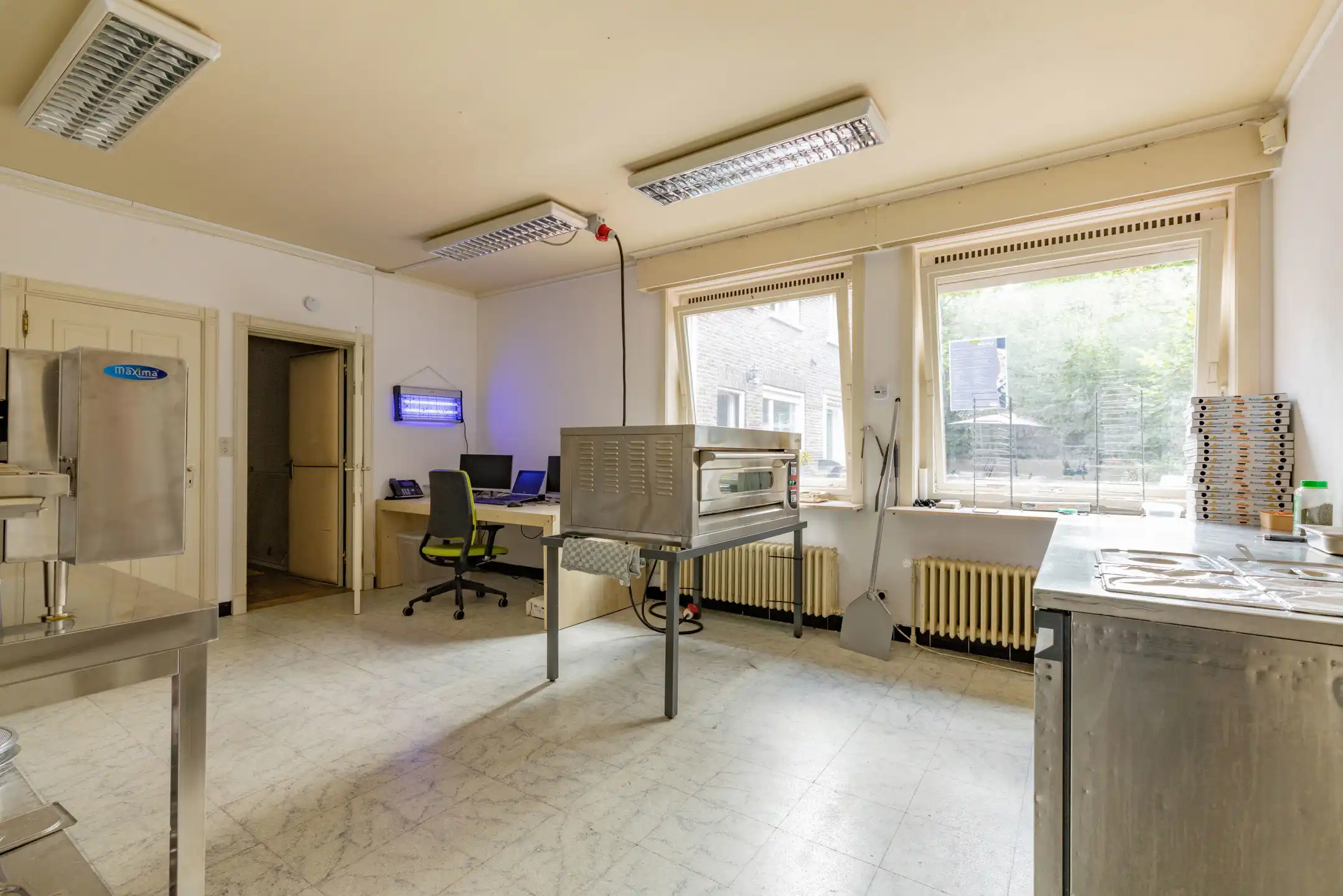 Riante te renoveren villa met grote tuin in centrum Rumbeke foto 16