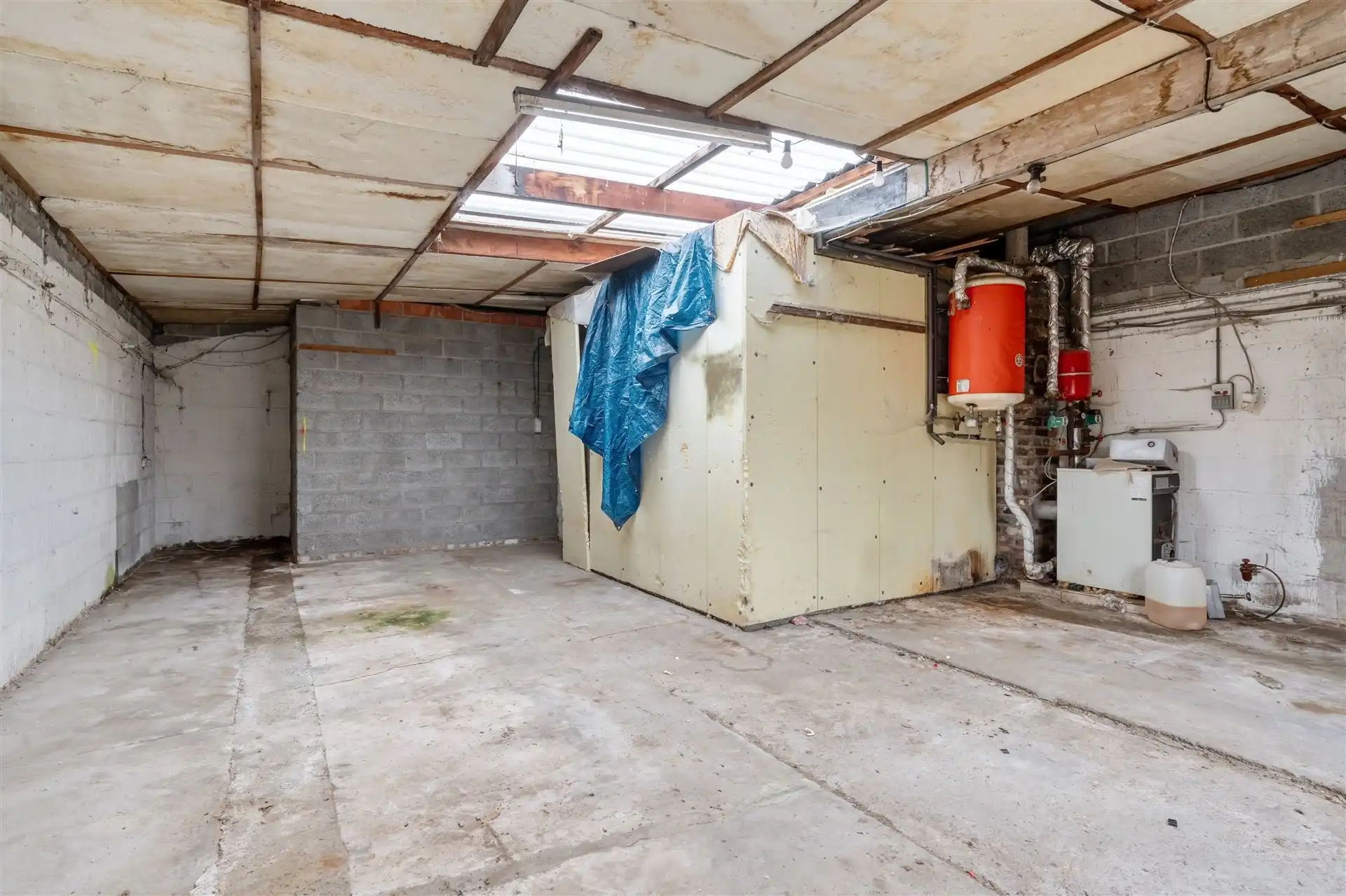 Renovatiewoning met garage en tuin. foto 30