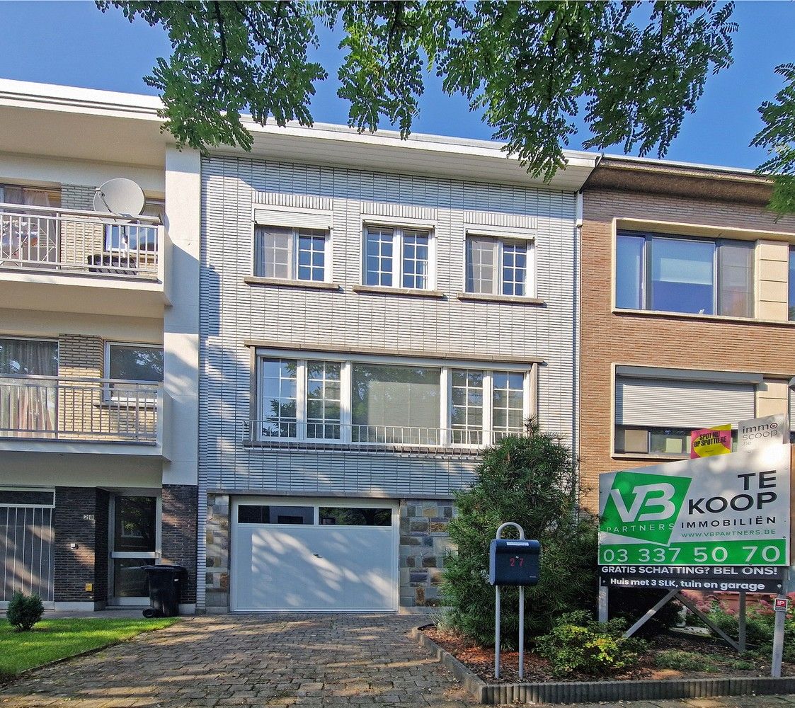 Hoofdfoto van de publicatie: Mooie woning met 3 SLPKS, tuin, garage en oprit gelegen in een doodlopende straat te Wijnegem!