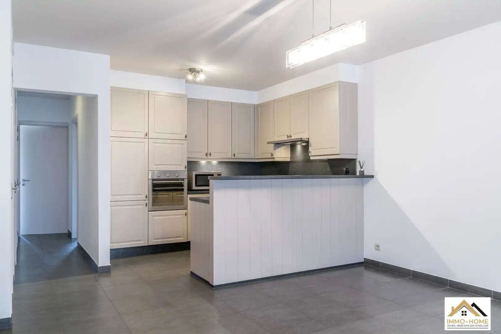 Instapklaar appartement met garage!  foto 3