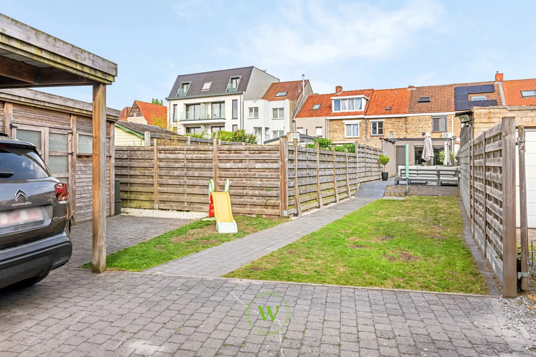 Energiezuinige gezinswoning met zonnige tuin en carport foto 10