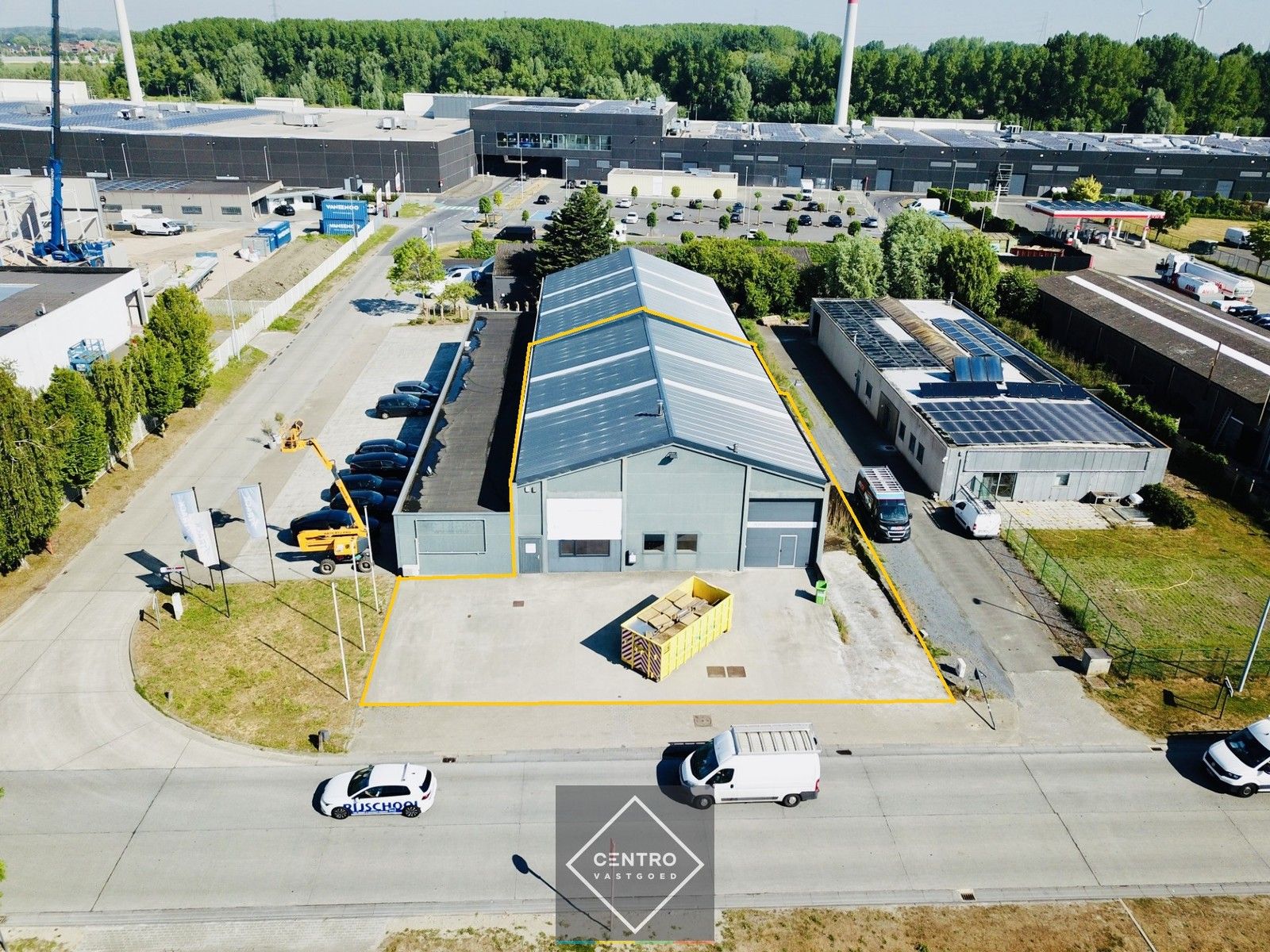 Zichtlocatie (naast B-Park): Verwarmd en goed geïsoleerd (nieuw geïsoleerd zadeldak) MAGAZIJN met geïntegreerde BURELEN en ruime PRIVATE parkeergelegenheid voor de deur. foto 10