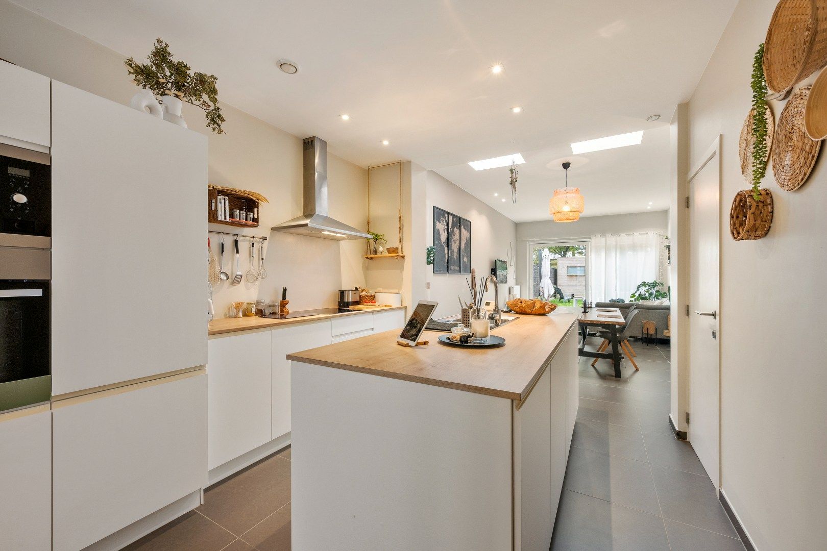 Verzorgde, instapklare woning met 3 slaapkamers in hartje Ieper foto 3