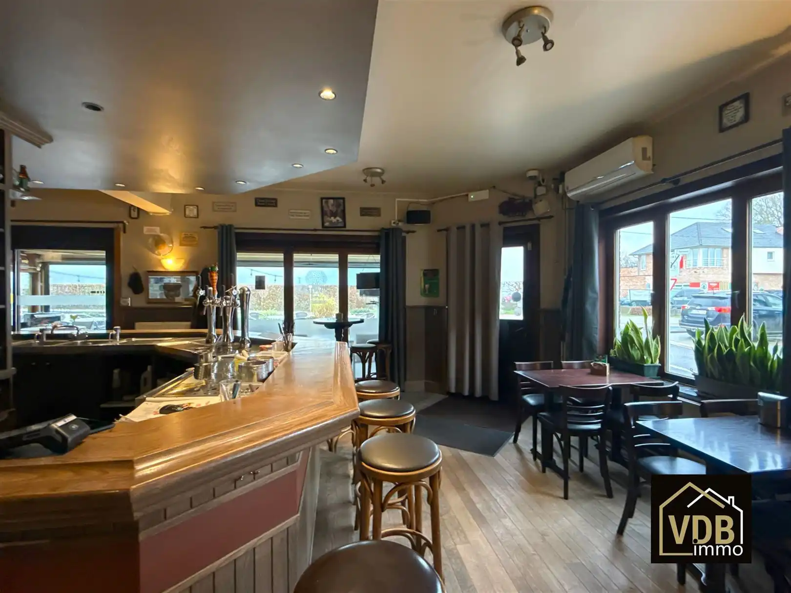 HANDELSHUIS MET WOONST foto 27