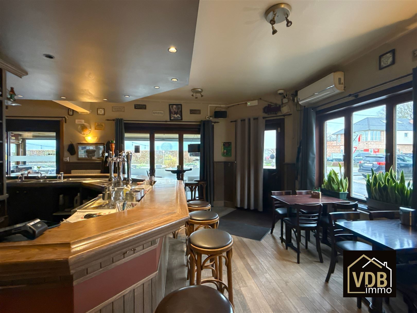 HANDELSHUIS MET WOONST foto 27