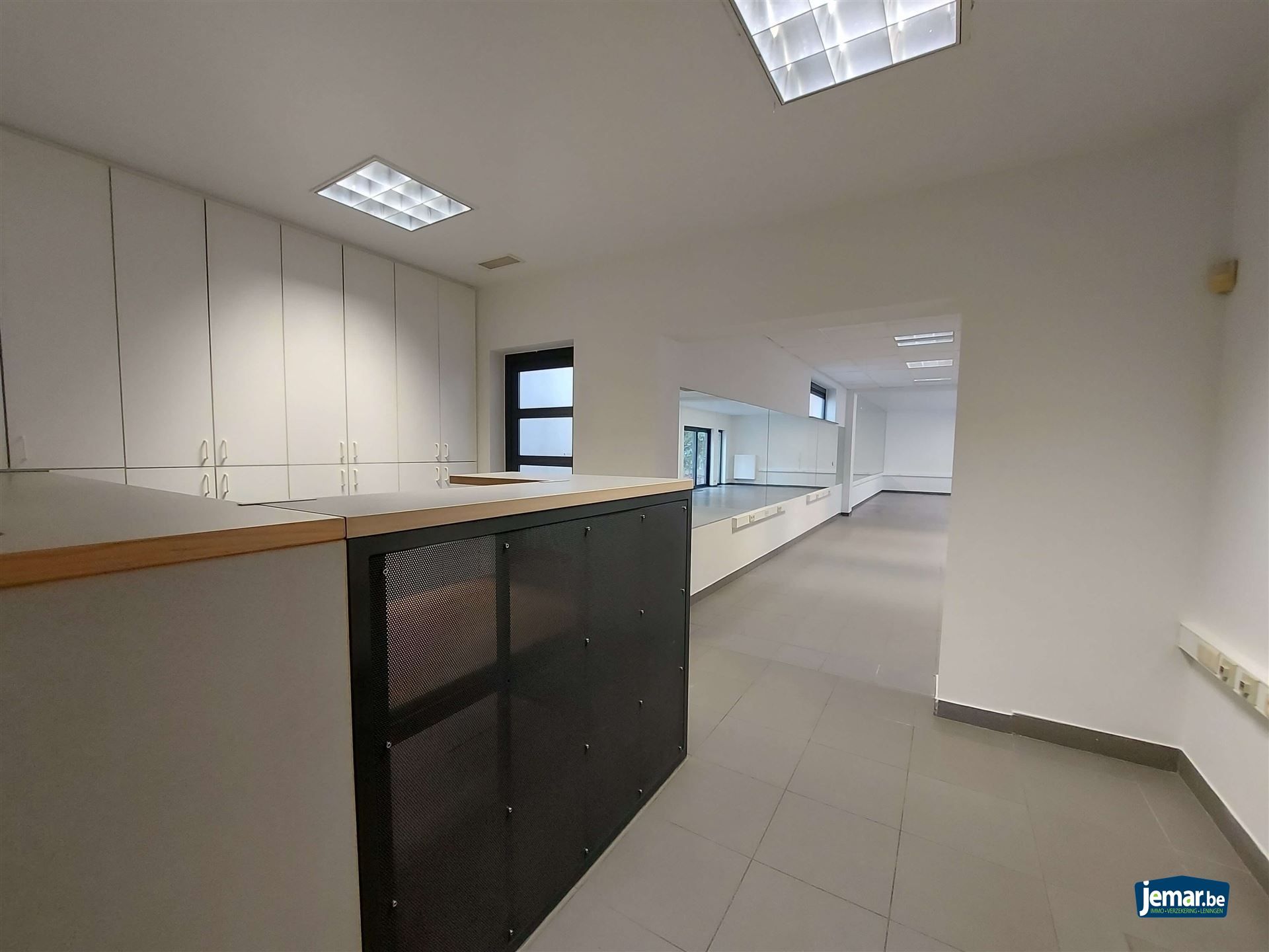 AANDELENOVERDRACHT: Handelspand met appartement foto 7