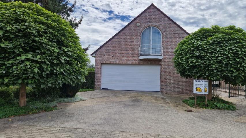 Perfect onderhouden VILLA, open bebouwing op 10 are 95 ca. foto 61