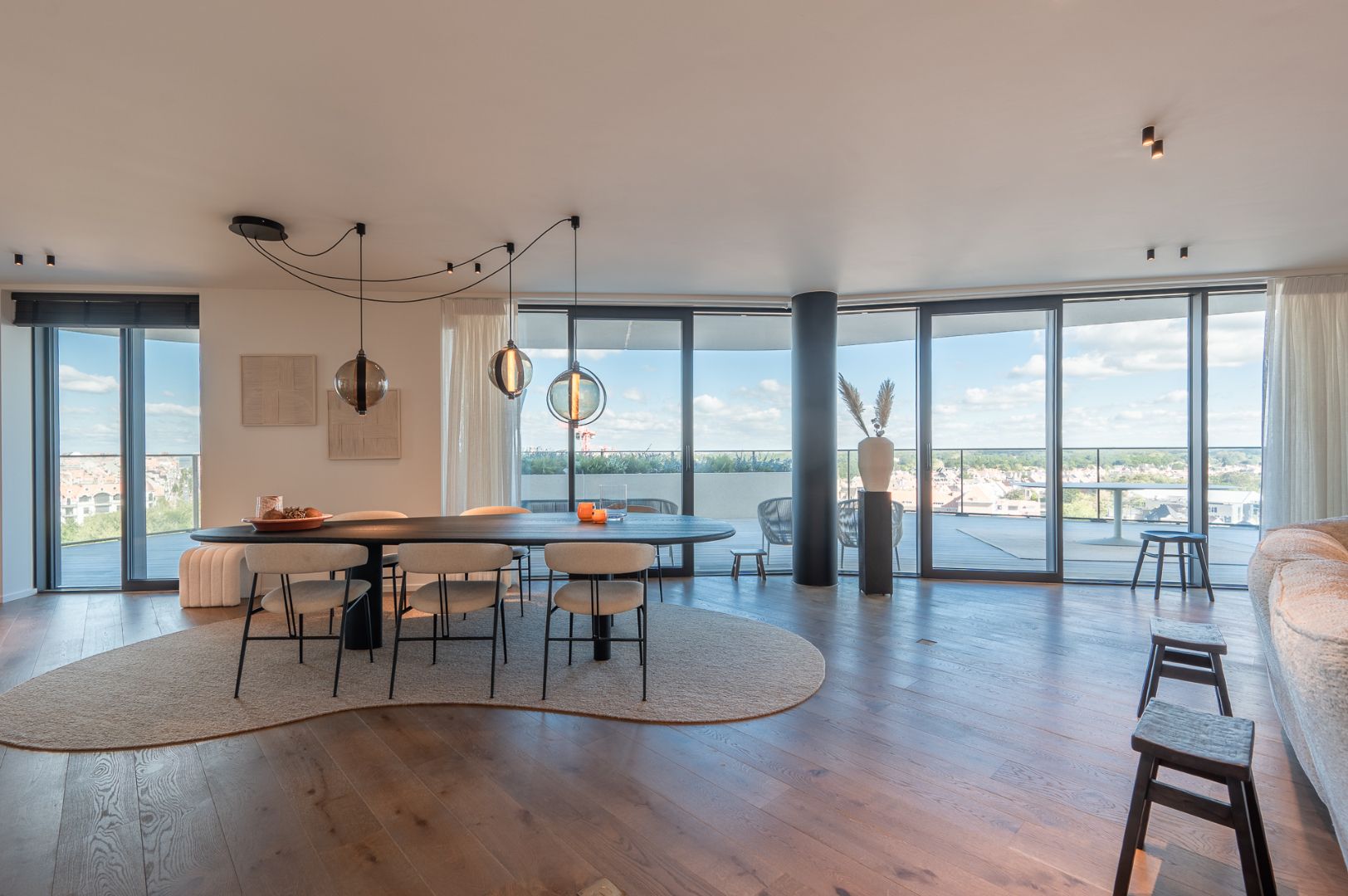 Luxe Hoekappartement met Spectaculair Panoramisch Uitzicht over Knokke-Heist foto {{pictureIndex}}