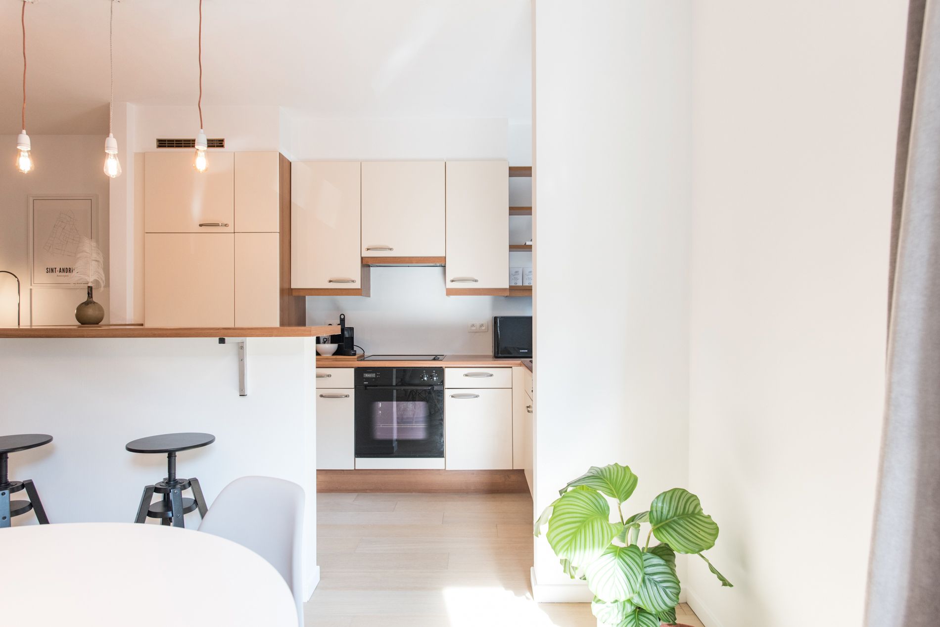 Sfeervol ingericht appartement onder de Onze Lieve Vrouwekathedraal foto 2