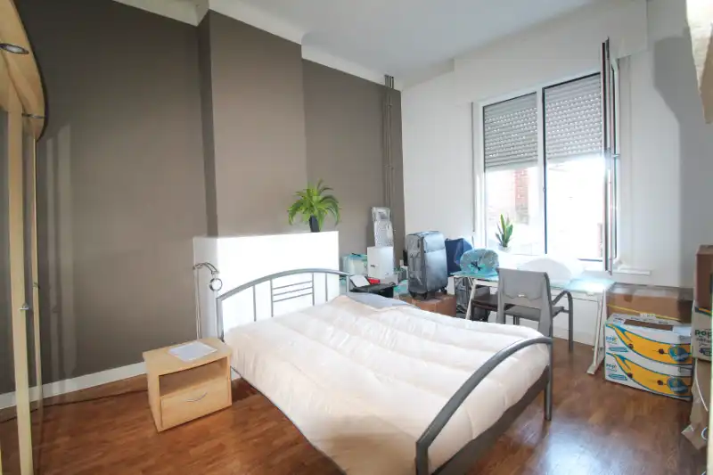 Ruim duplex appartement te huur in het hart van Roeselare foto 5