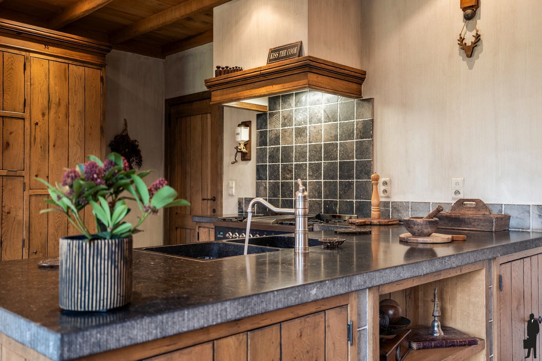 Villa met 4 tot 5 slaapkamers, weiland en paardenstallen (2) foto 12