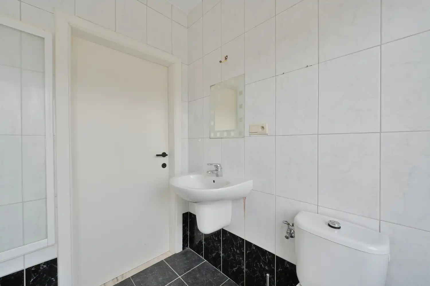 Instapklare gezinswoning met 3 slpk en gezellige stadstuin foto 17