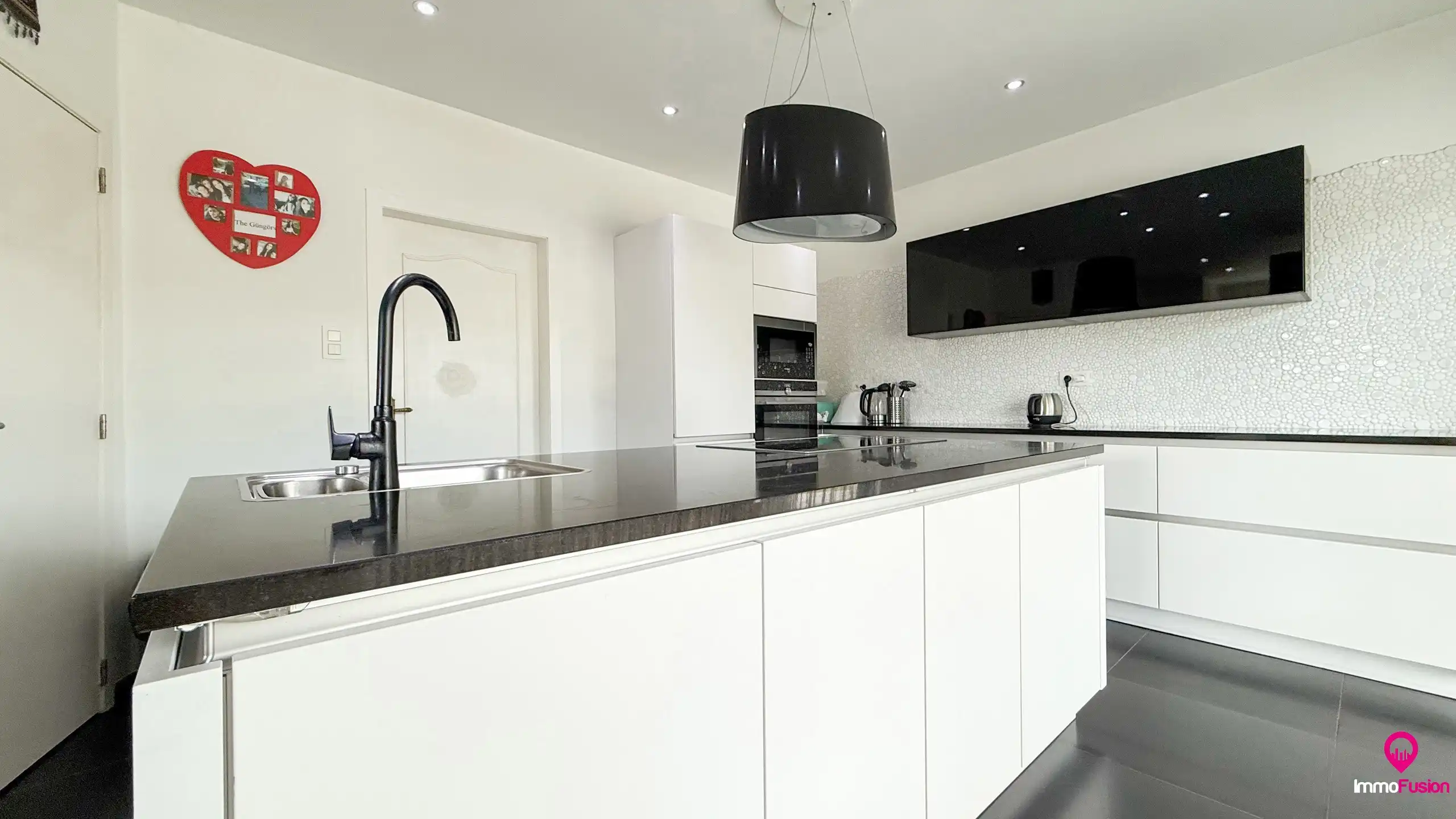 Instapklare, ruime woning met 6 slpks en enorme tuin op 26a! foto 5