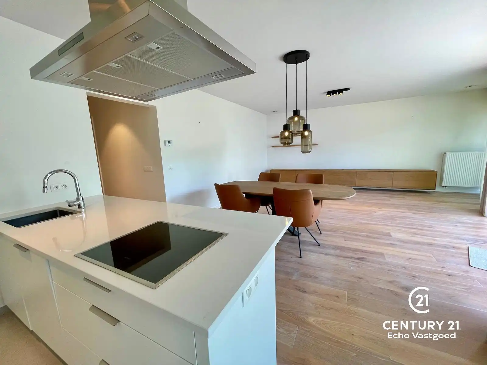 Recent, luxe appartement met 2 slpks, terras en autoplaats foto 7