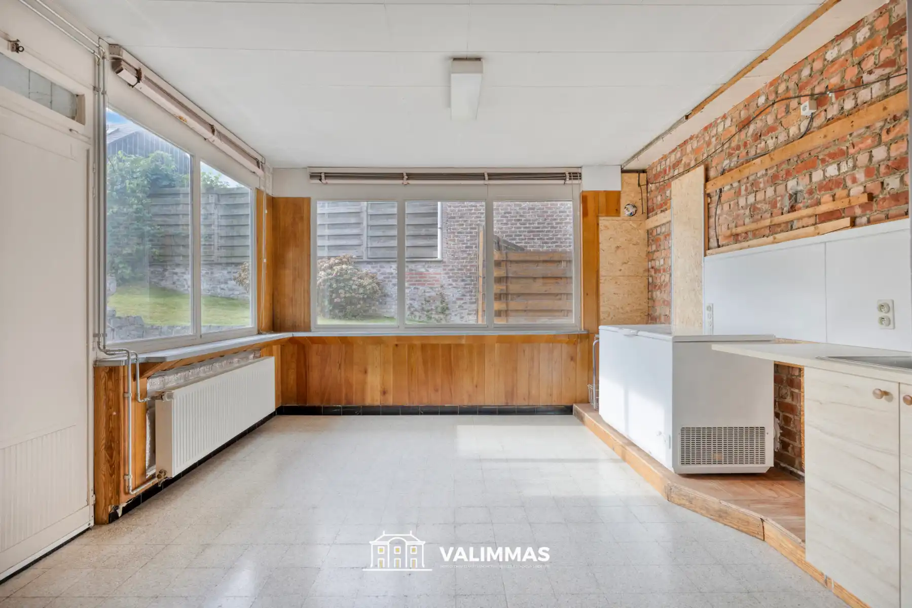 Zeer ruime vrijstaande woning met tuin, garage & bijgebouwen foto 10