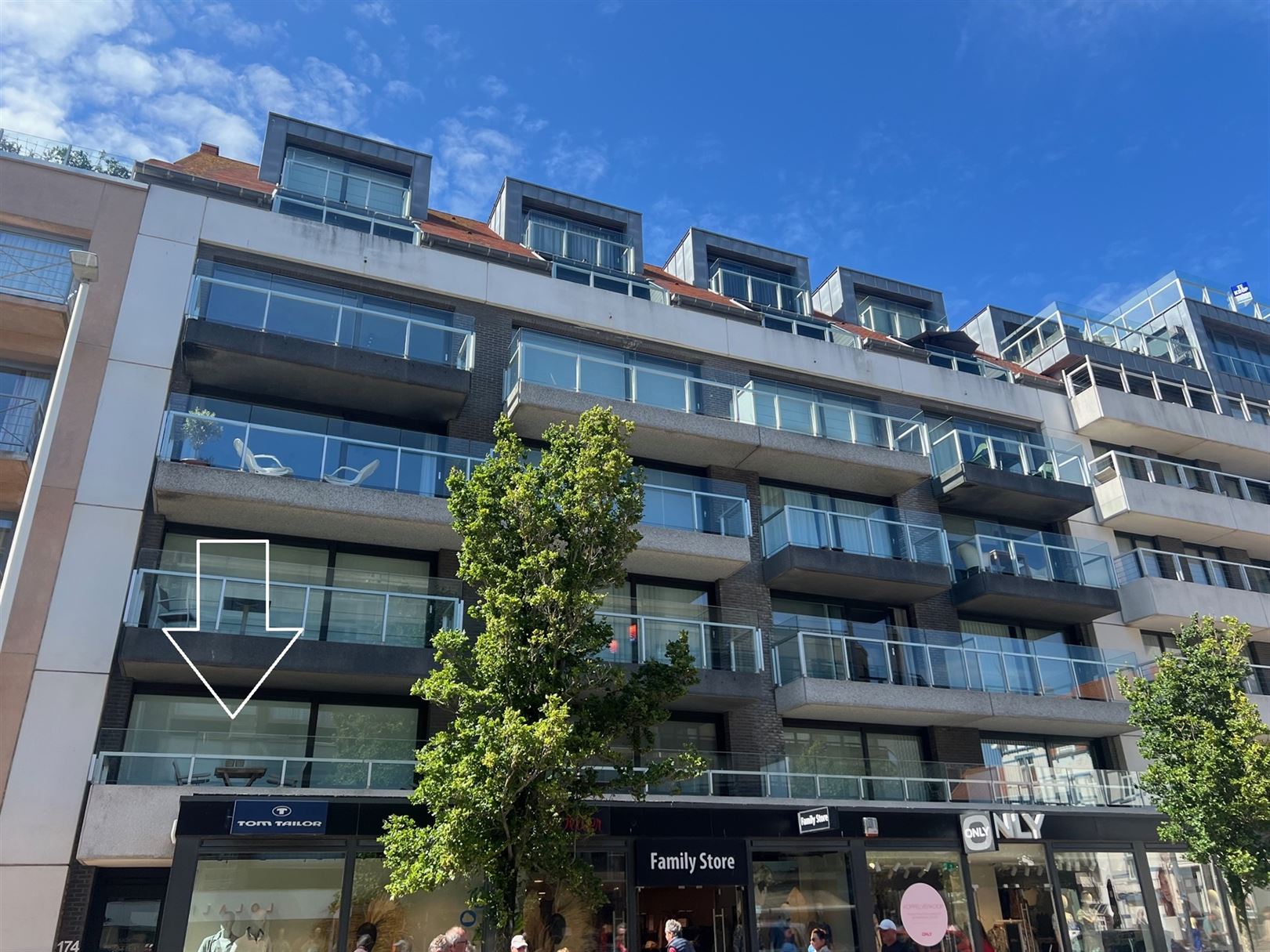 Prachtig afgewerkt  appartement met 2 slaapkamers in topstaat foto {{pictureIndex}}